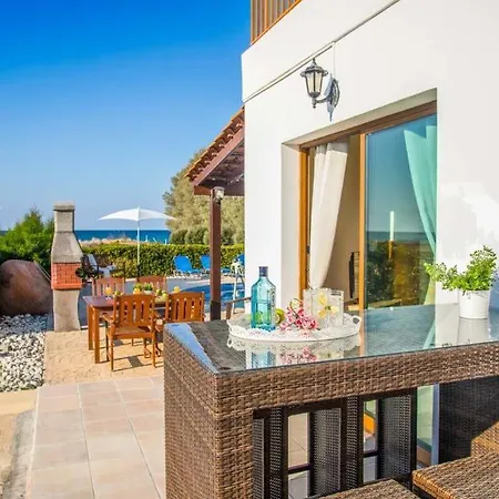 Villa In Sleeps 6 Includes Swimming Pool Air Con And Wifi 7