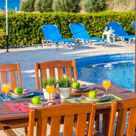 Villa In Sleeps 6 Includes Swimming Pool Air Con And Wifi 7 Mavroli