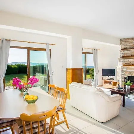 In Sleeps 6 Includes Swimming Pool Air Con And Wifi 7 * Mavroli