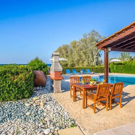 Вилла In Sleeps 6 Includes Swimming Pool Air Con And Wifi 7 *