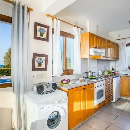 In Sleeps 6 Includes Swimming Pool Air Con And Wifi 7 Mavroli