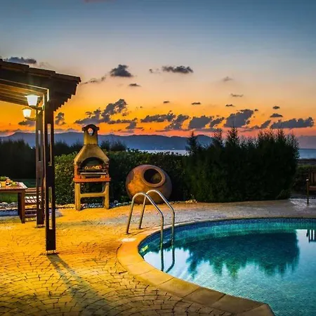 Вилла In Sleeps 6 Includes Swimming Pool Air Con And Wifi 7