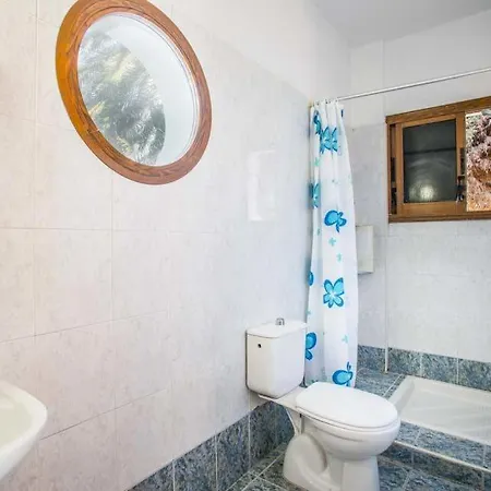 In Sleeps 6 Includes Swimming Pool Air Con&wifi 7 Villa