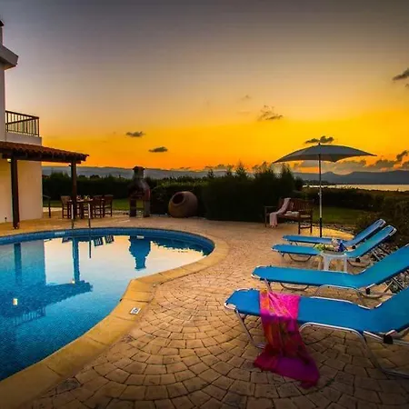 In Sleeps 6 Includes Swimming Pool Air Con&wifi 7 Villa *