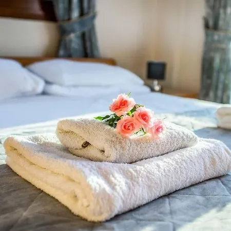 Вилла In Sleeps 6 Includes Swimming Pool Air Con And Wifi 7 Mavroli