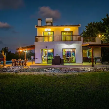 In Sleeps 6 Includes Swimming Pool Air Con&wifi 7 Villa *