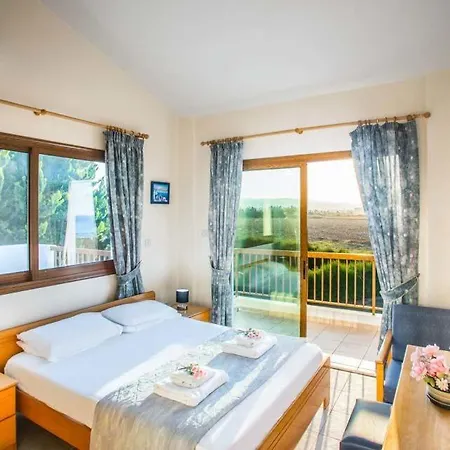 In Sleeps 6 Includes Swimming Pool Air Con And Wifi 7 Вилла