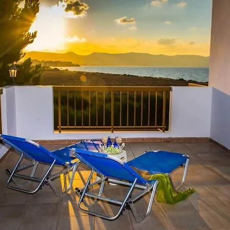 In Sleeps 6 Includes Swimming Pool Air Con And Wifi 7 Вилла *